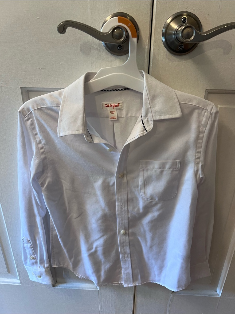 Cat and Jack Boys white button down dress shirt size small 6/7